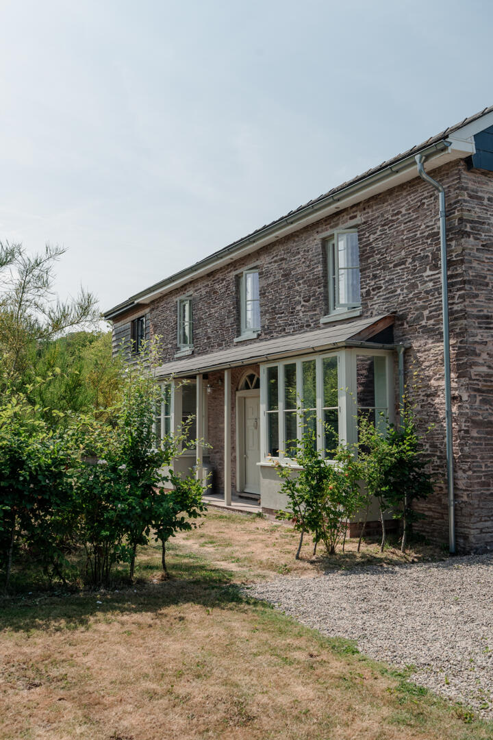 Hinton Cottage - Image 4